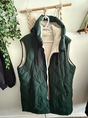 Koolaburra Green Quilted Hooded Sherpa-Lined Vest